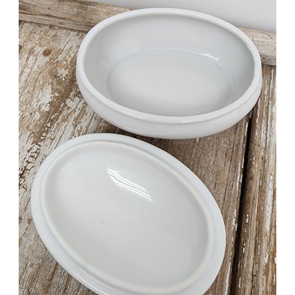 Vintage Designer Collection A Christmas Keepsake Porcelain Trinket Box Bunnies - Picture 2 of 5